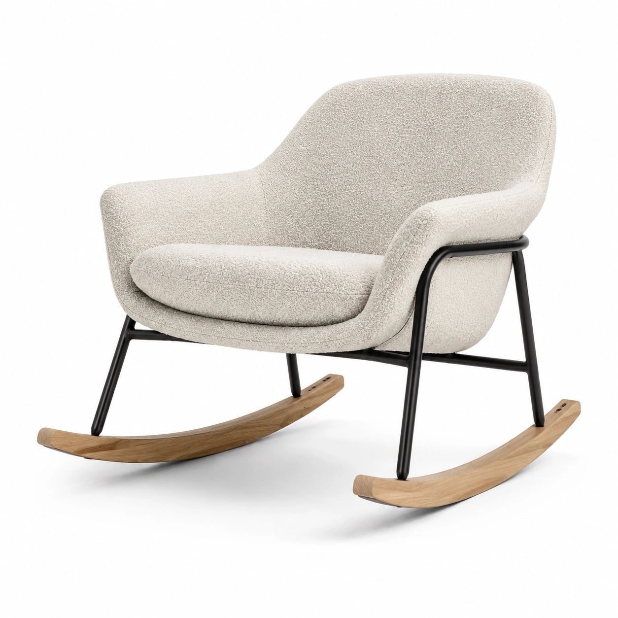 Mecedora de tela bouclé beige con estructura de metal y base de madera