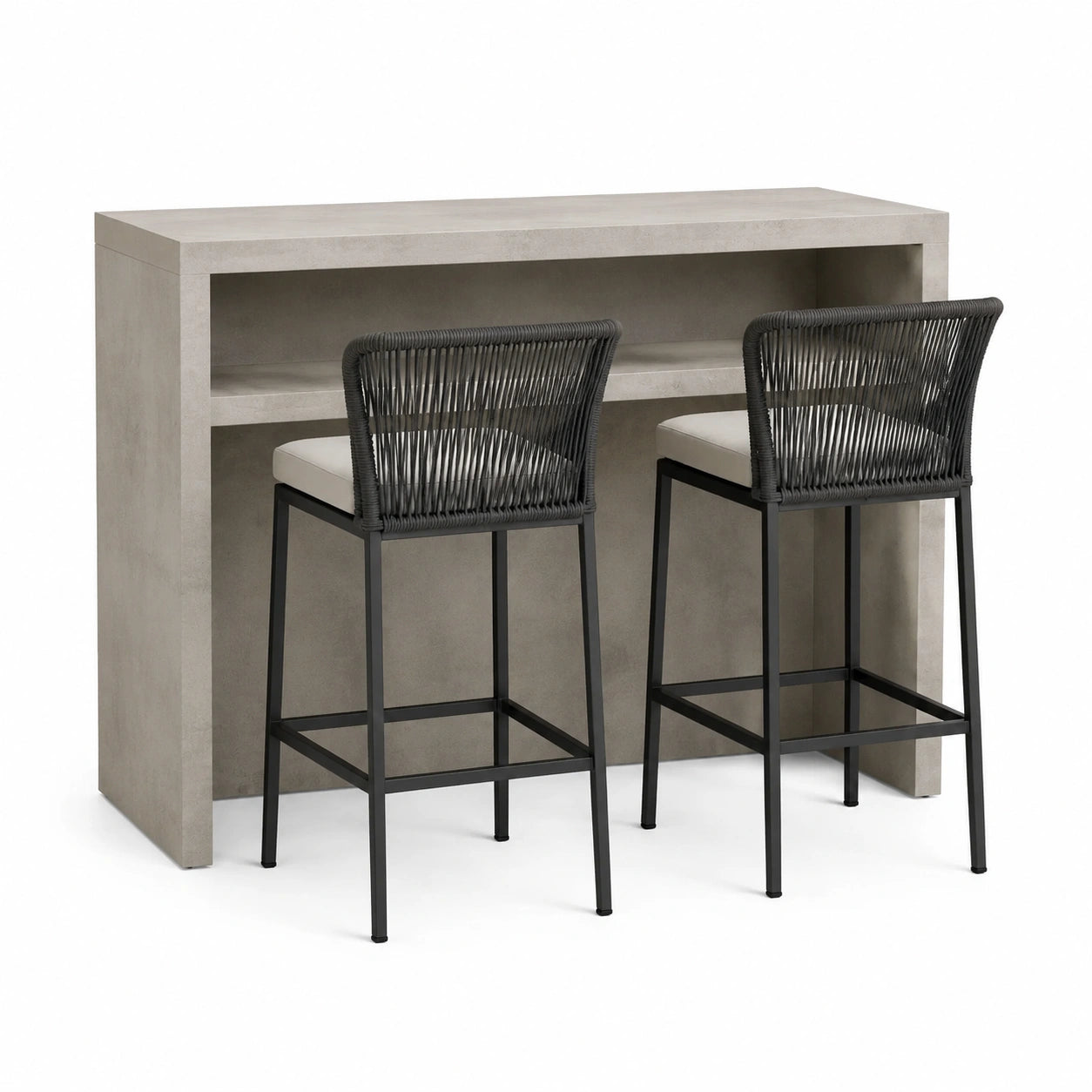 Conjunto de barra de concreto gris con taburetes de metal y cuerda sintética